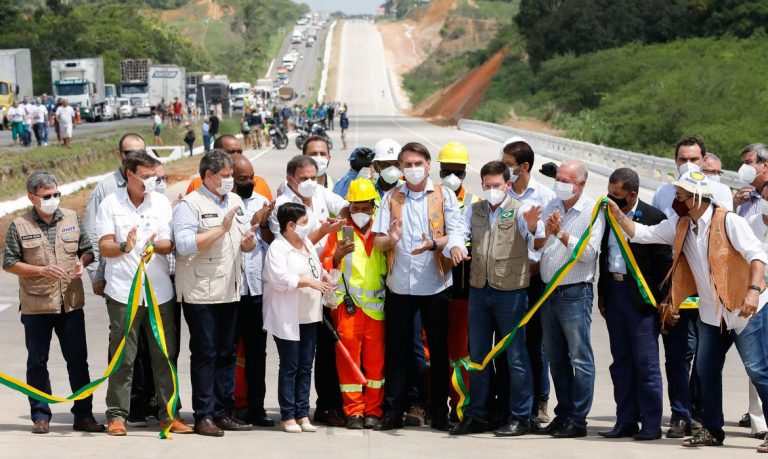 Governo inaugura na Bahia 22 km de pistas duplicadas na BR-101